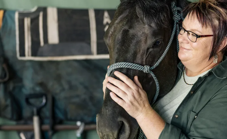 Vanessa, a real GLASSIA patient, with a horse.